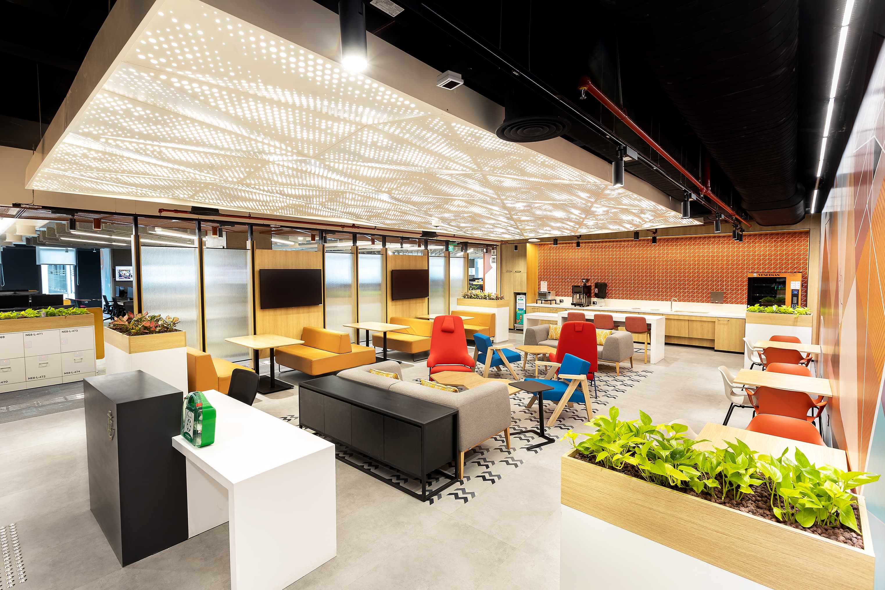 Interior & Exterior Image 13