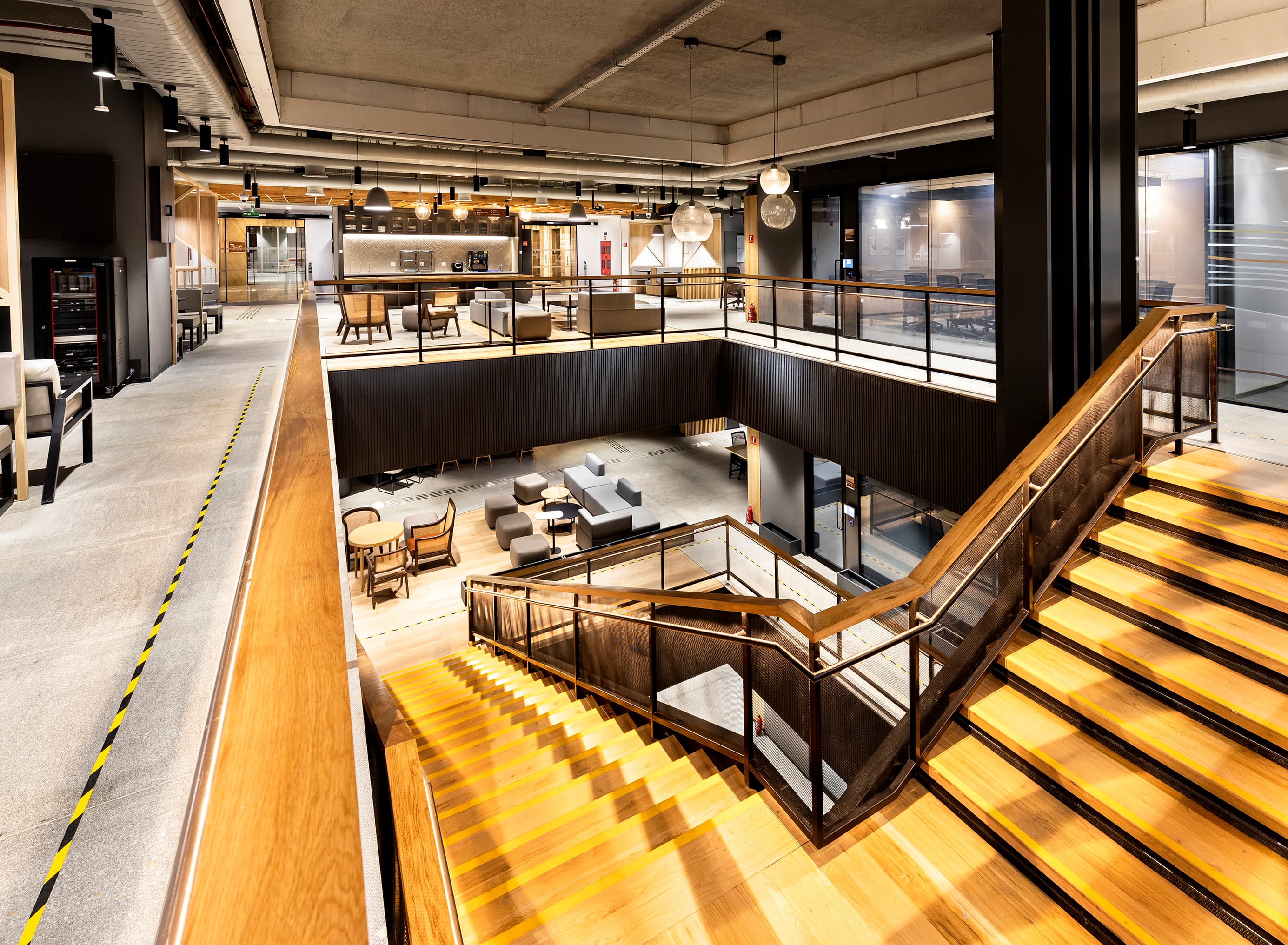 Interior & Exterior Image 19